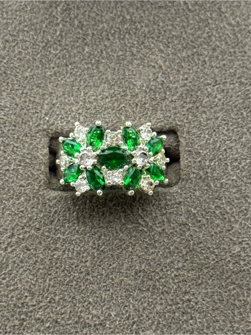 Emerald green glass Cluster Silver tone Ring